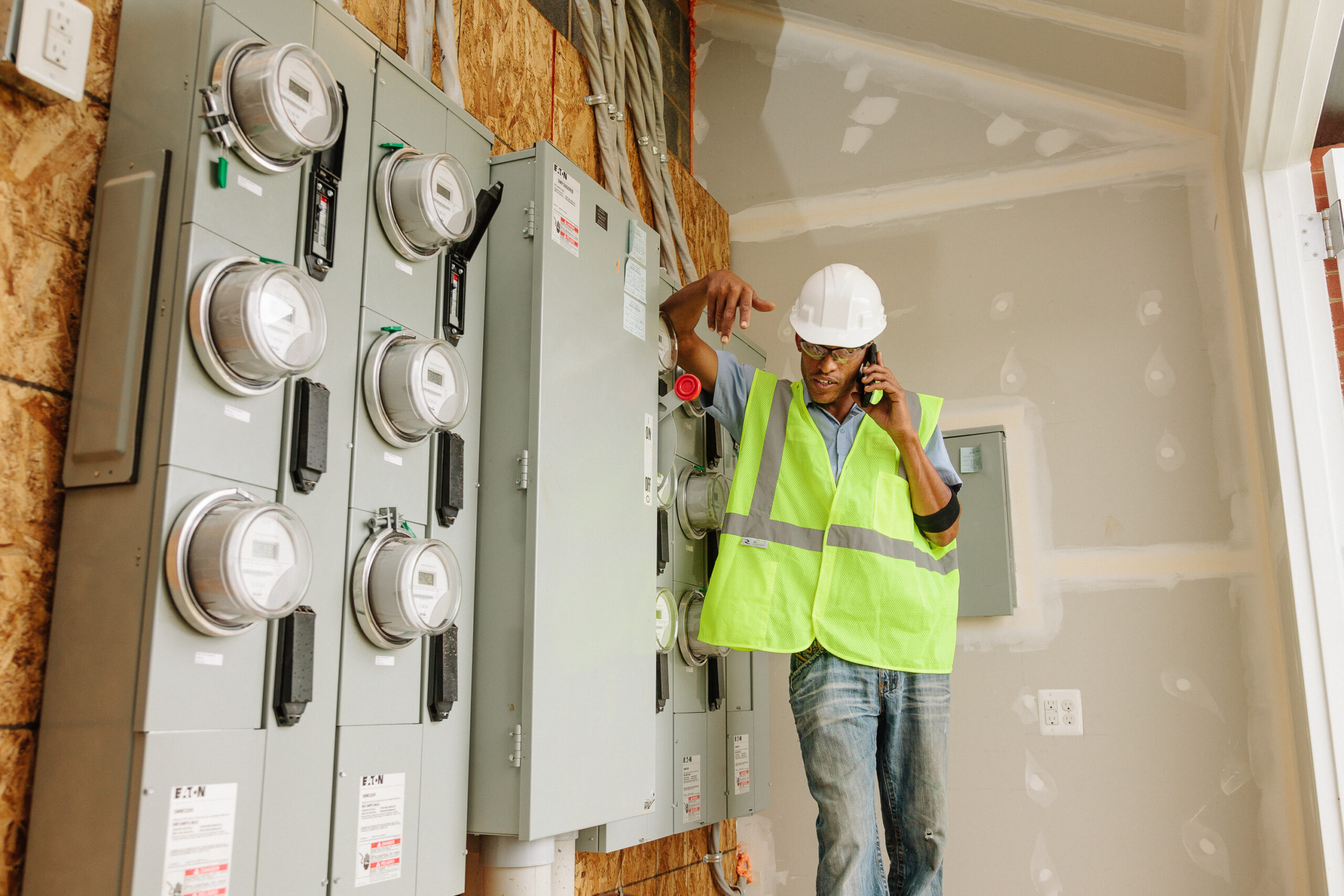 Differences Between Residential & Commercial Electricians