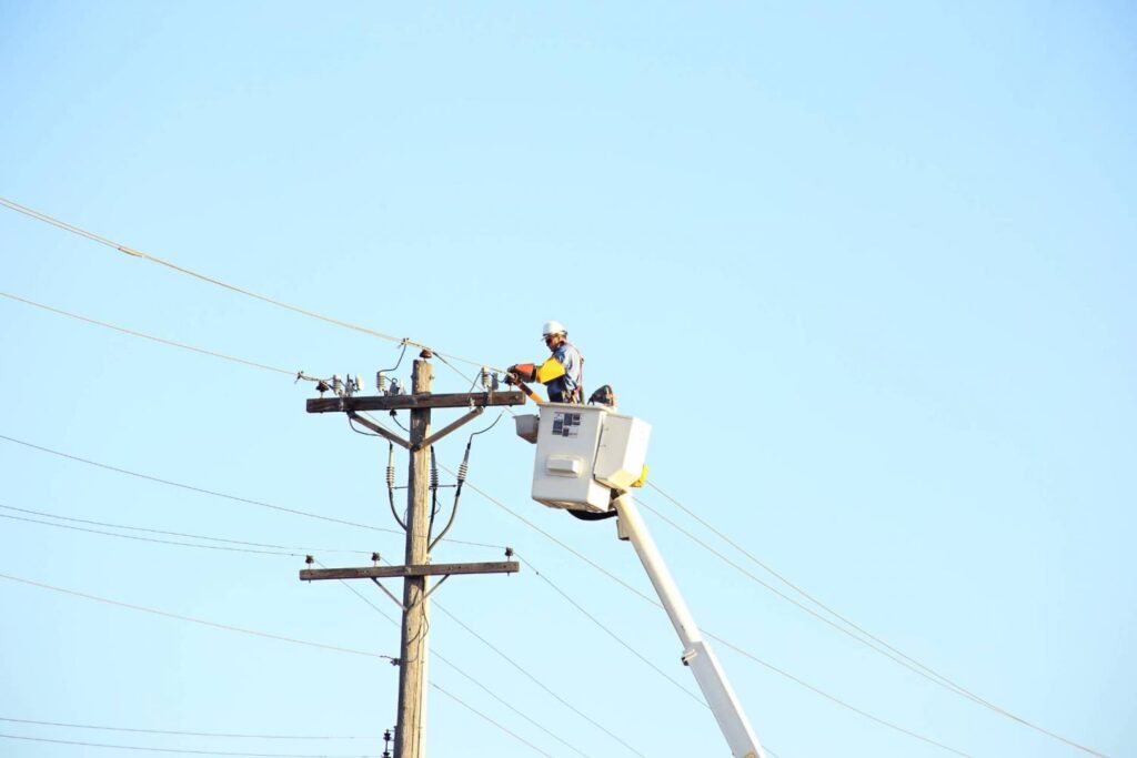 Image of Lineworker working from boom basket